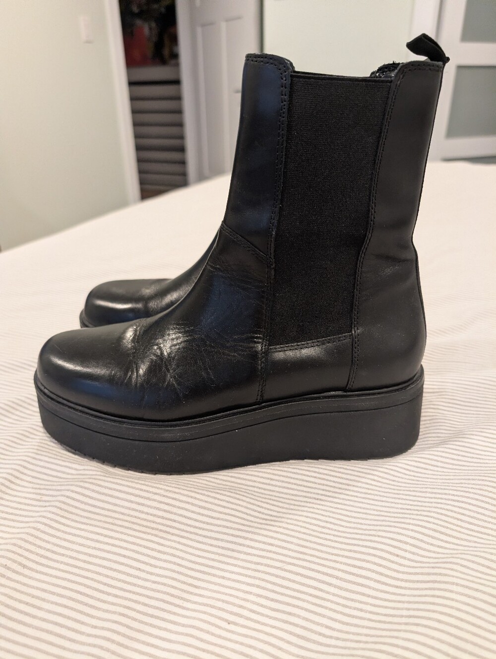 Steve Madden Leather Black Platform Chelsea Boots Size 8.5US